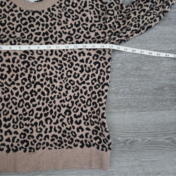 Leopard Print Crewneck knit sweater size XS - Picture 10 of 12
